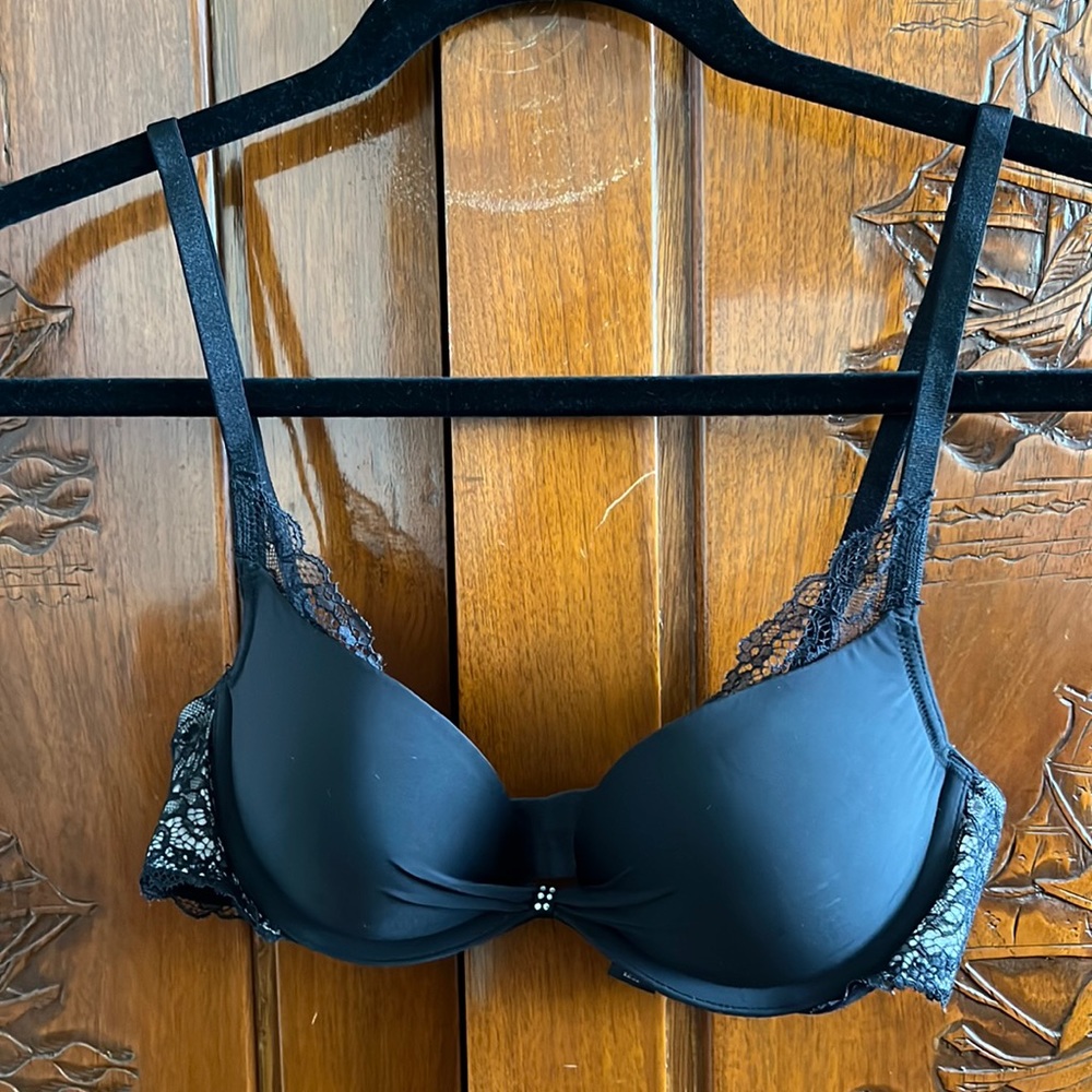 Gorgeous VS lace demi bra 32B